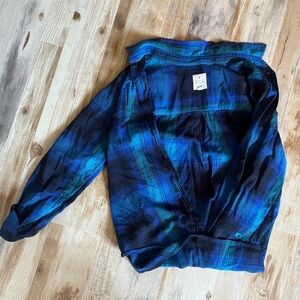 American Eagle Outfitters Blue and Black Plaid Shirt
